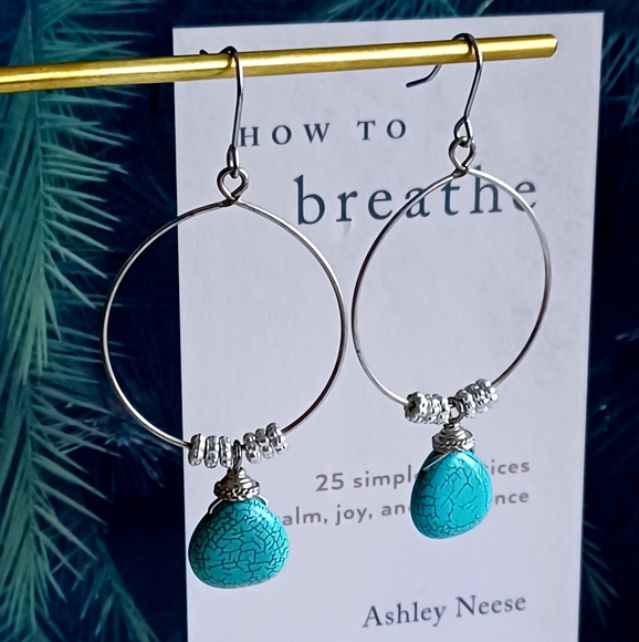 Vintage Silver Hoops w/ Turquoise Howlite - Picture 3 of 8